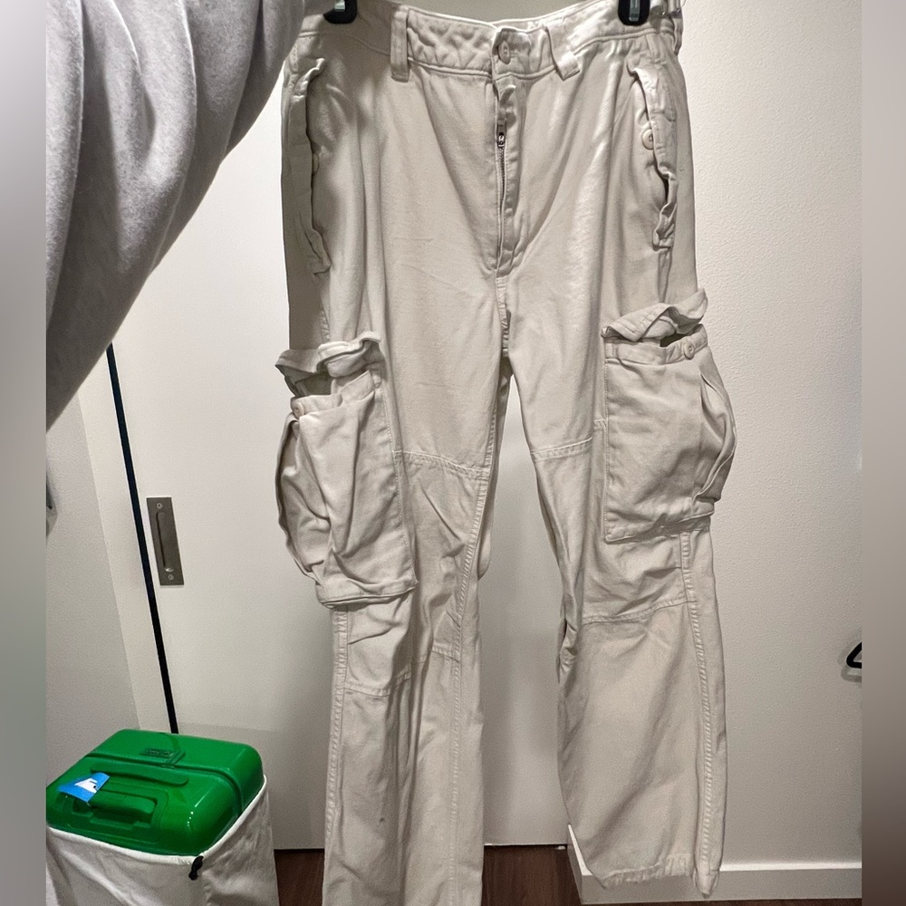 Aritzia Cargo Supply cargos